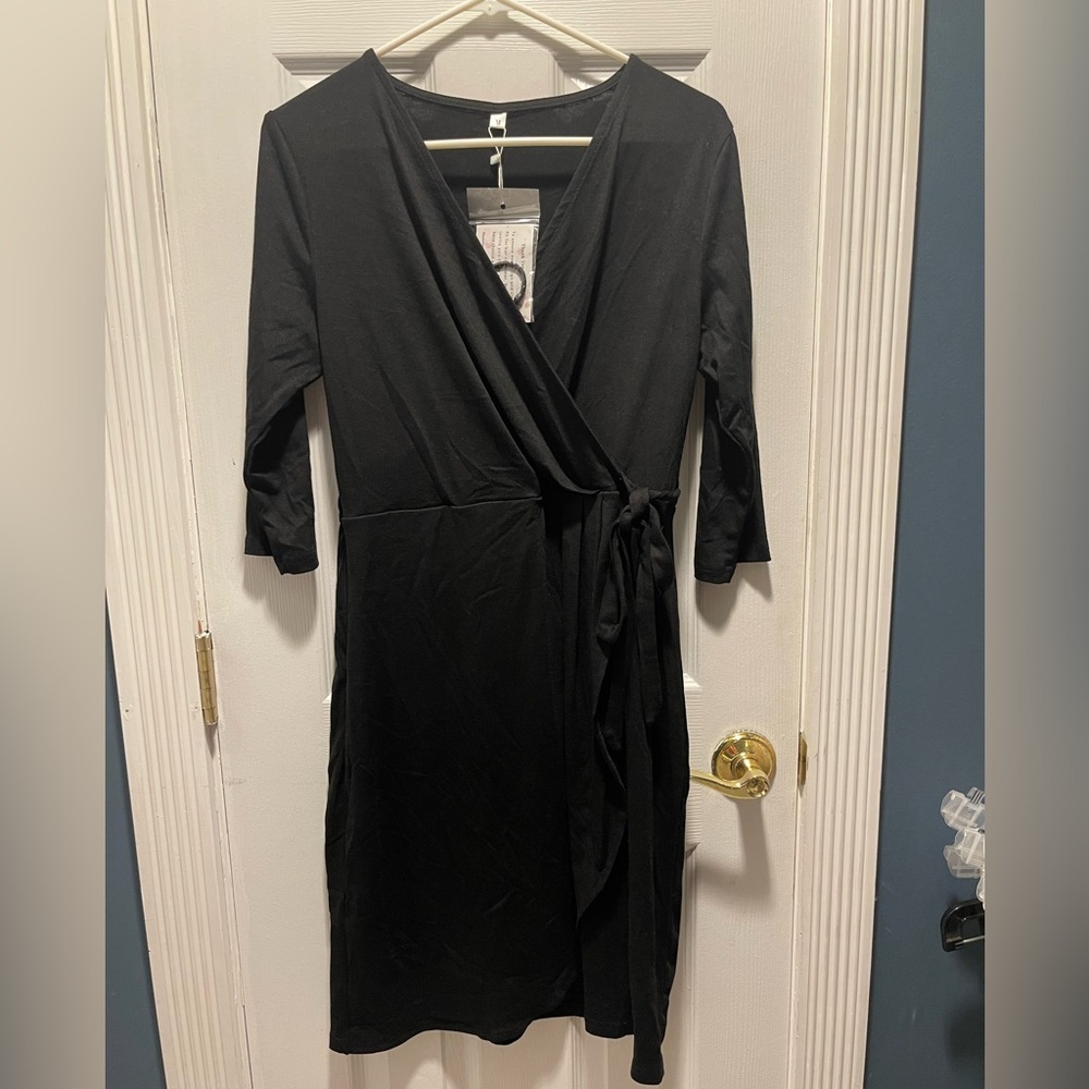 🪩 NWT Faux Wrap Black Dress 3/4 Sleeve Size Medium